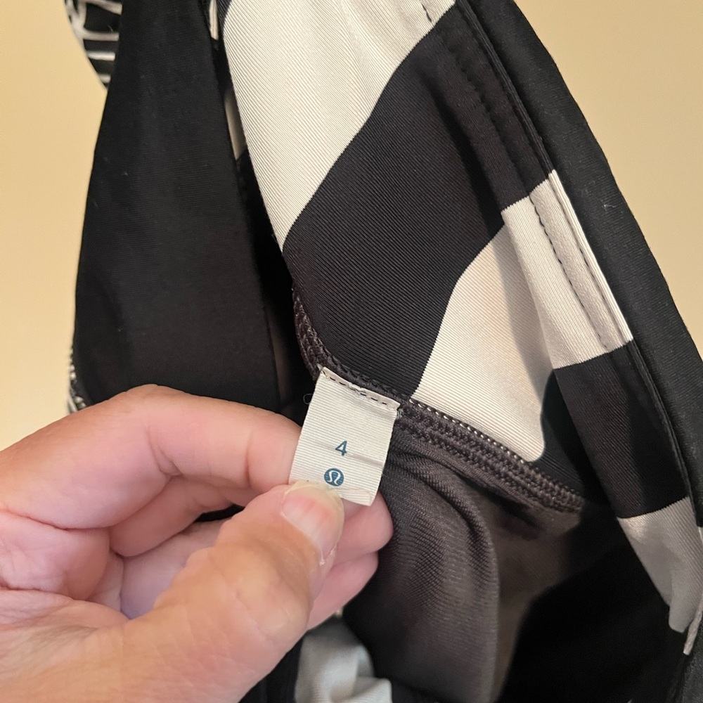 lululemon Speed Up Black and White Patterned Shorts - Picture 4 of 5
